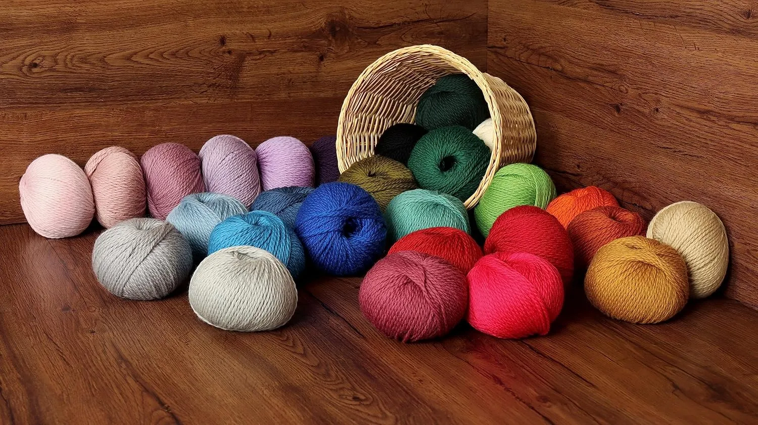 100% Highland Wool Yarn - Sourced Directly from Peru - Heavenly Soft and Perfect for Knitting and Crocheting (Worsted, Azure Blue)
