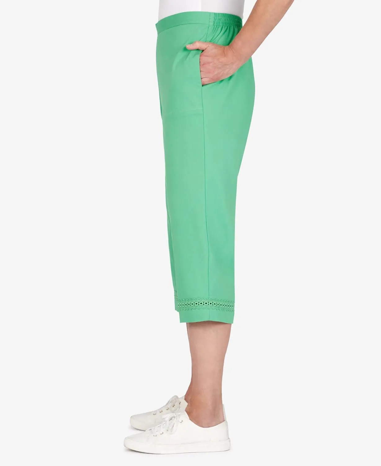 Alfred Dunner Women's Twill Regular Fit Capri
