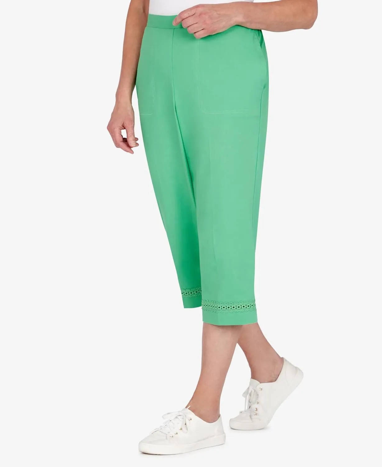 Alfred Dunner Women's Twill Regular Fit Capri