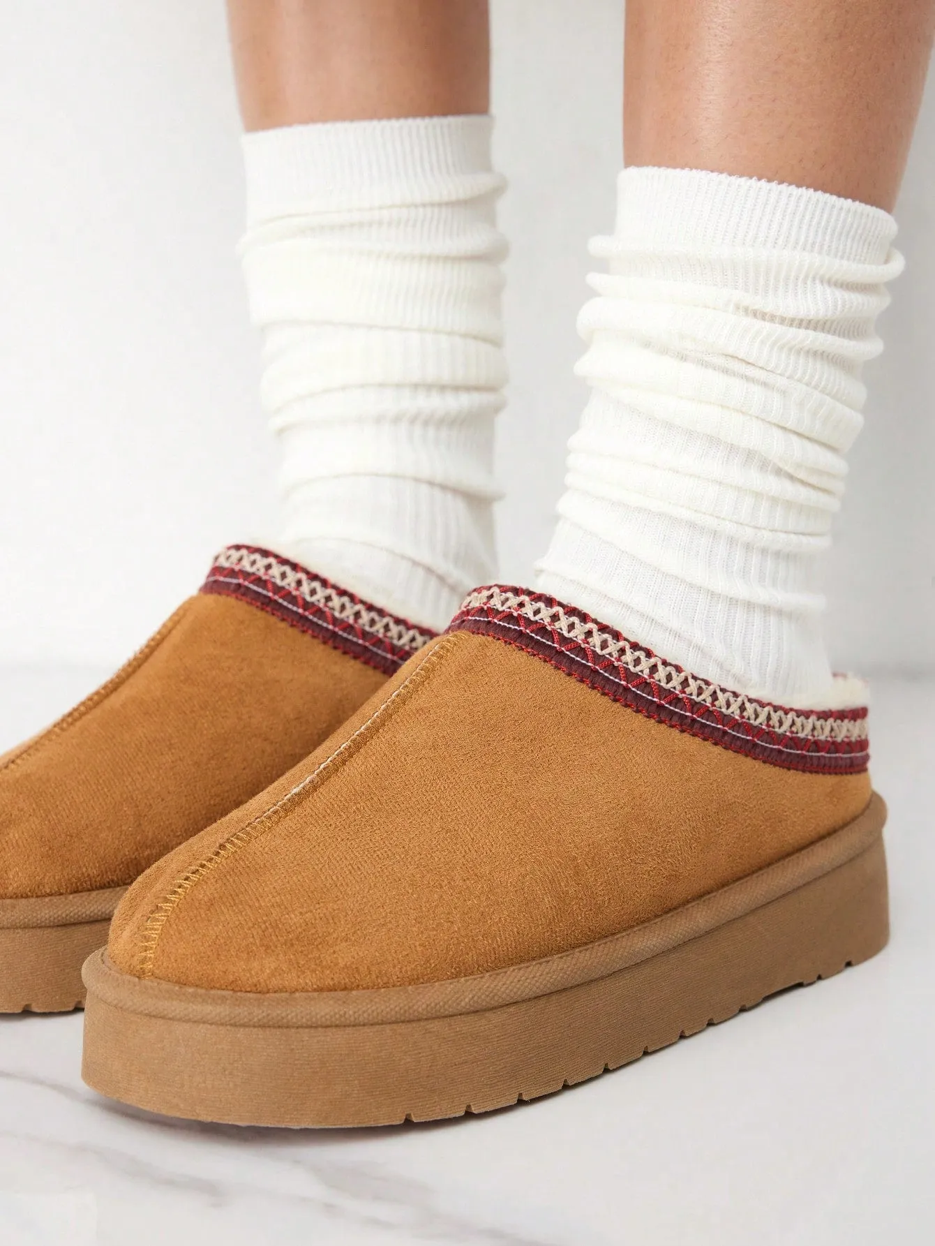 Chic Suede Platform Mule Flats – Elevate Your Style with Effortless Comfort!