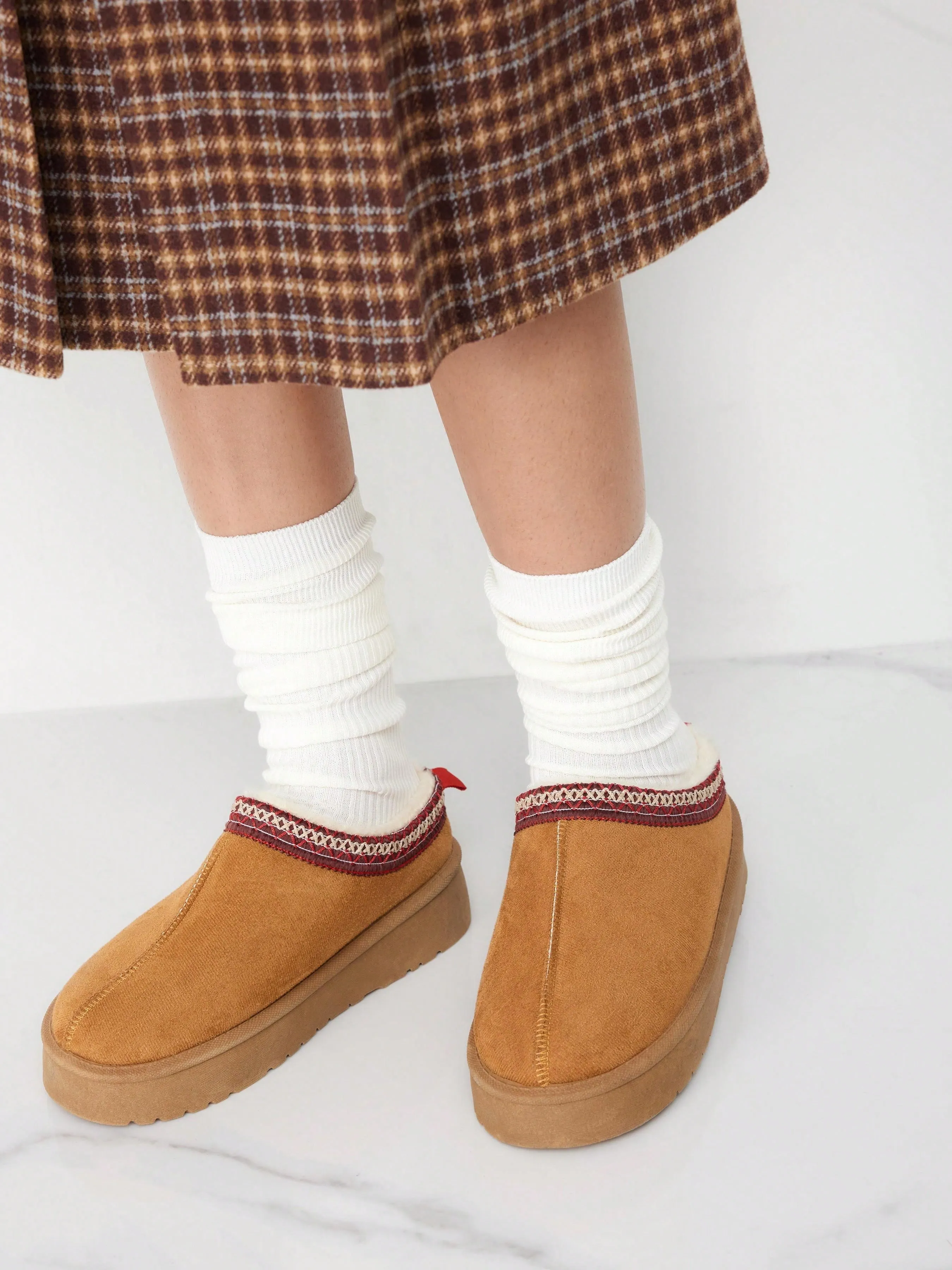 Chic Suede Platform Mule Flats – Elevate Your Style with Effortless Comfort!