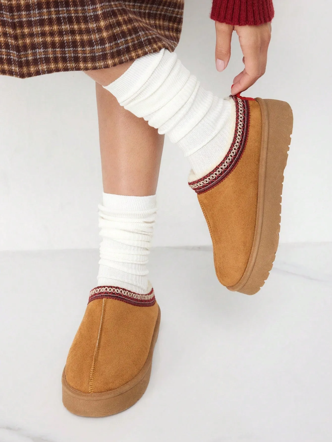 Chic Suede Platform Mule Flats – Elevate Your Style with Effortless Comfort!