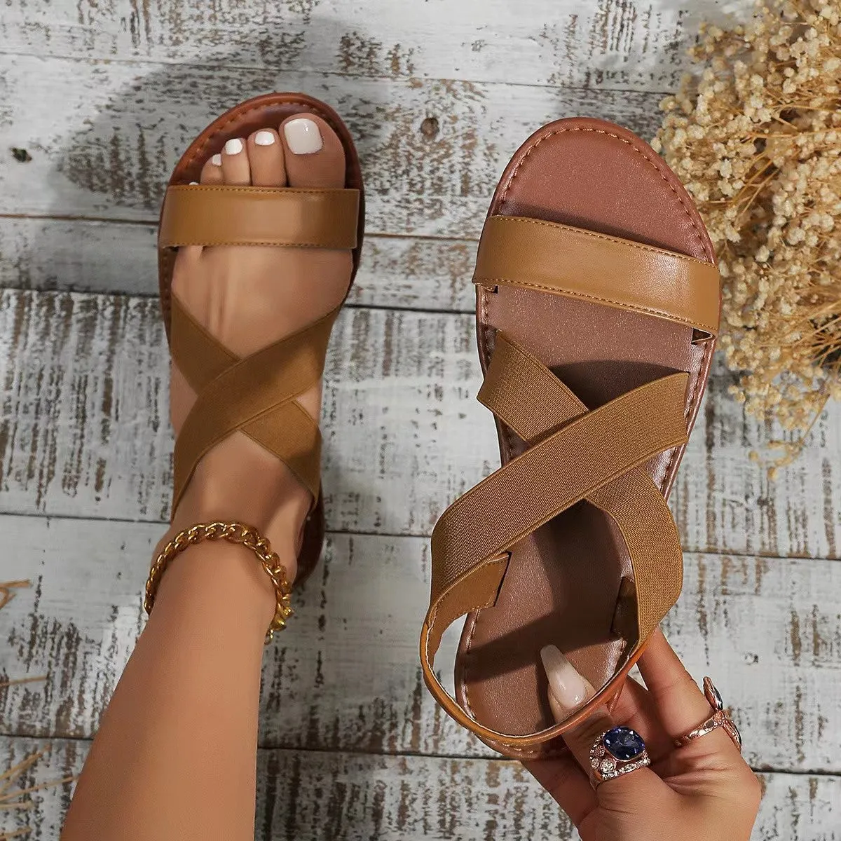 Crisscross elastic flat sandals