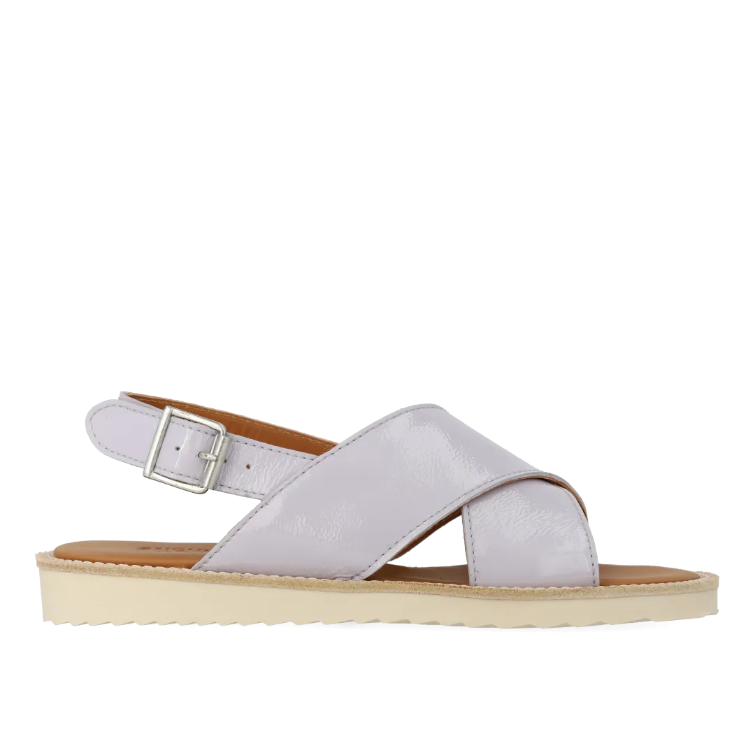 Cross sandal with buckle closure