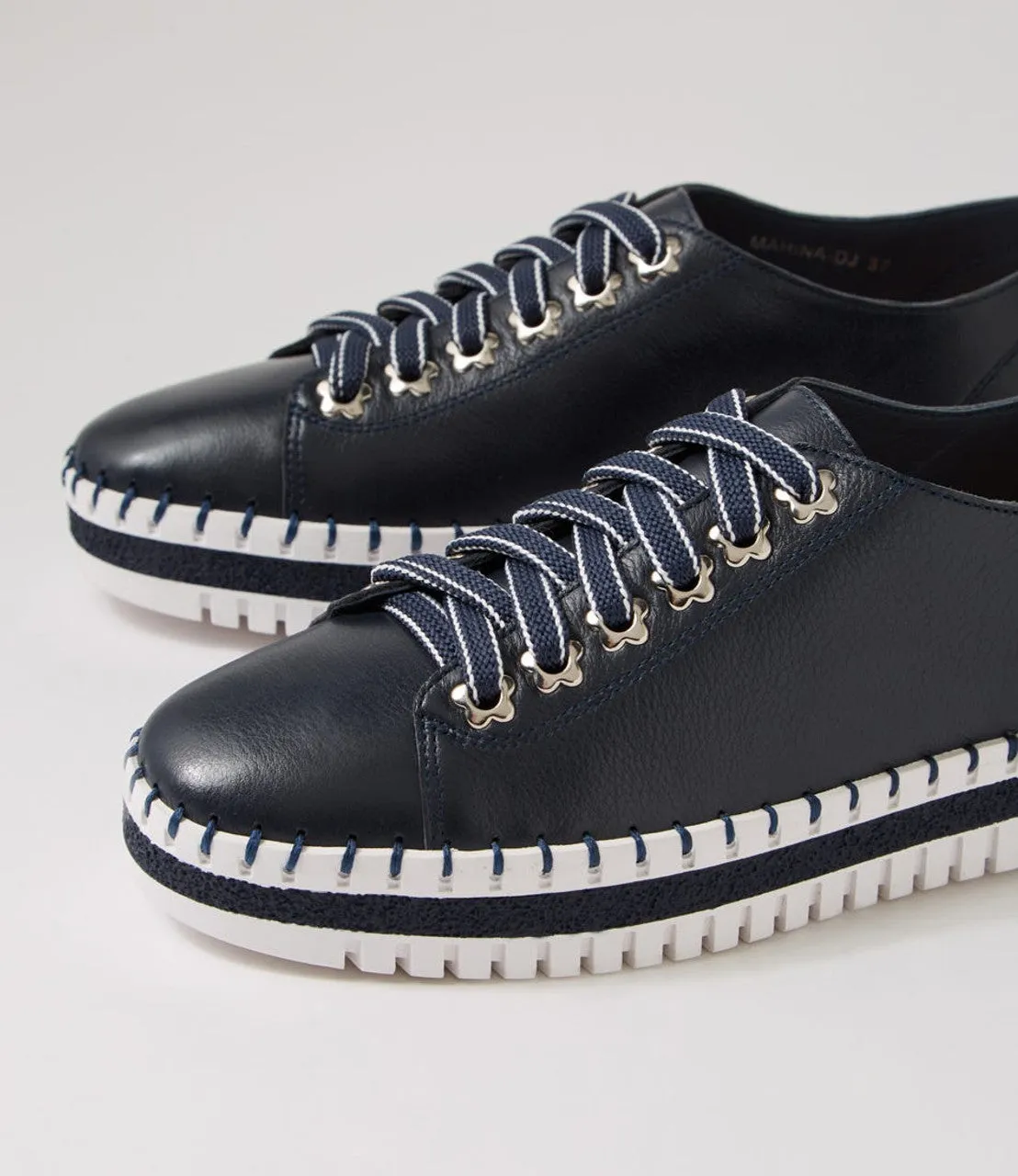 Django & Juliette 'Mahina' - Navy/White