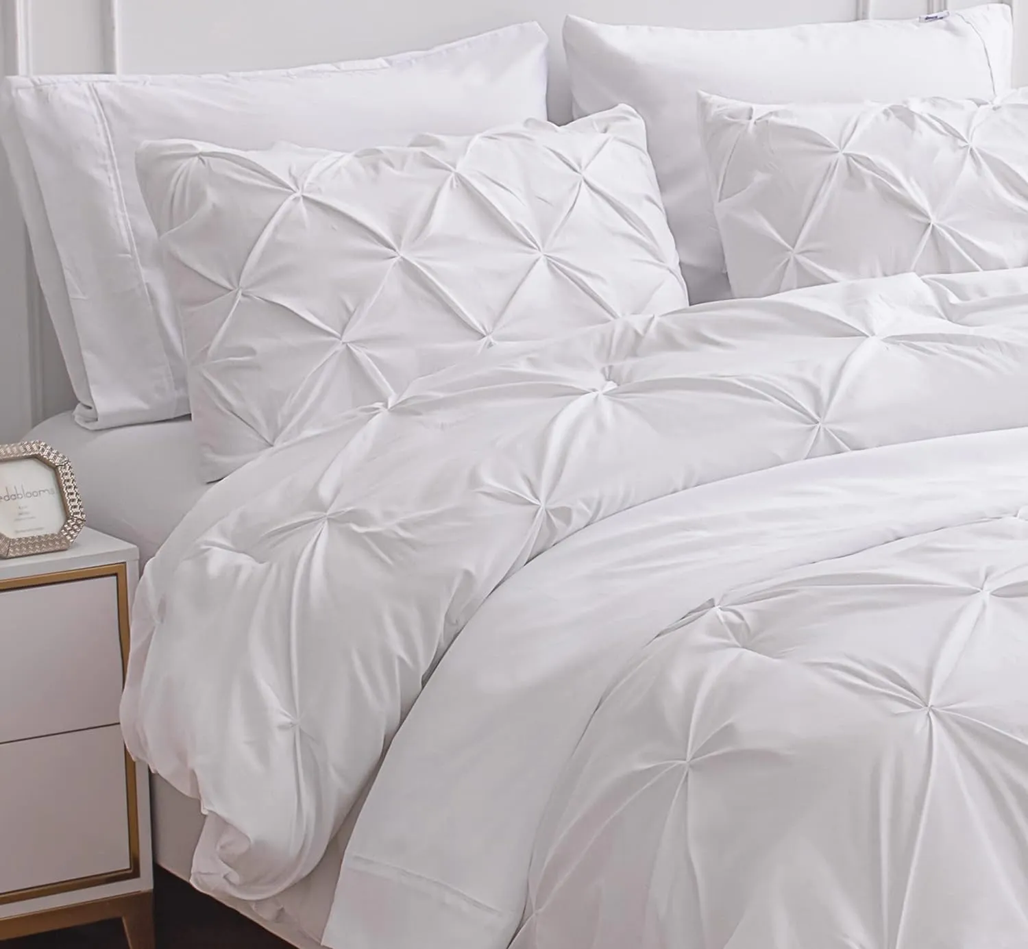 Emperor 7 Piece Pinch Pleated Bed in a Bag (20 inch Deep Pocket Sheet Set and 500GSM Comforter) 1000 Thread Count Egyptian Cotton Comforter Bedding Set - White