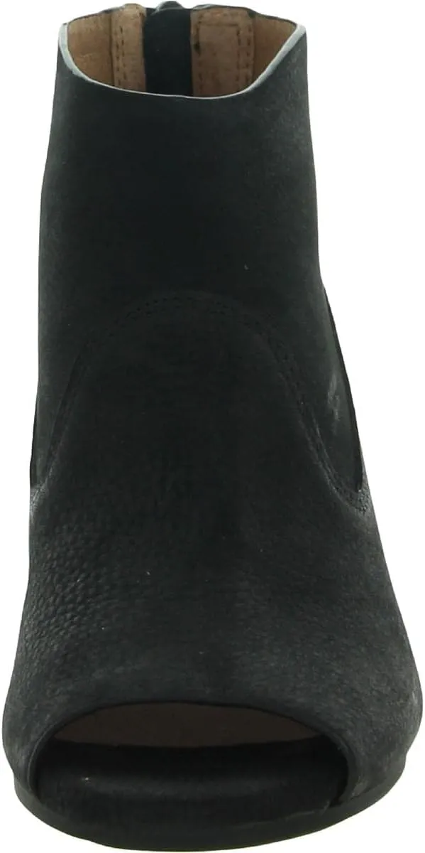 Gentle Souls by Kenneth Cole Women's Charlene Hooded Bootie Ankle Boot