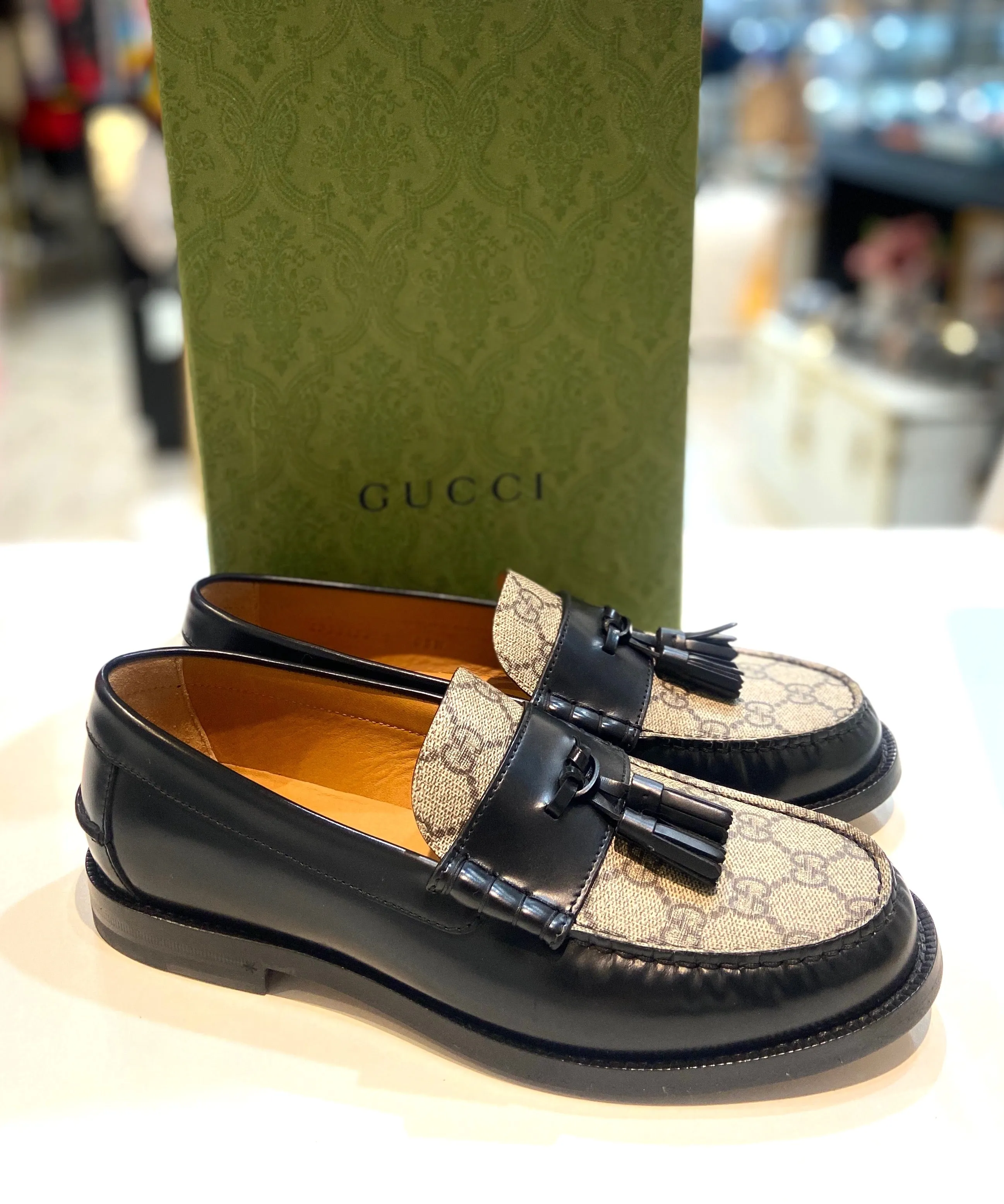 GUCCI GG SUPREME TASSLE LOAFERS