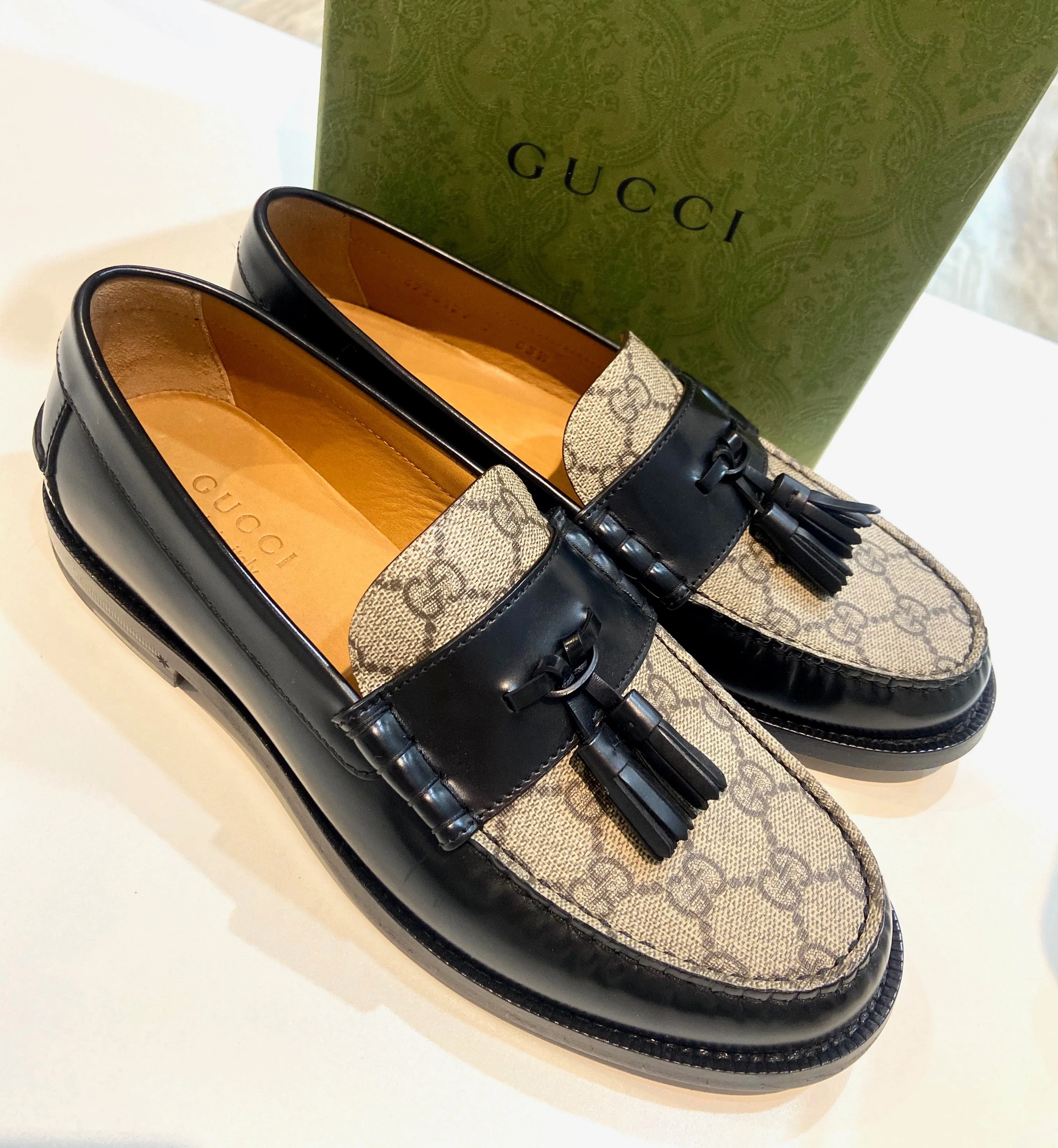 GUCCI GG SUPREME TASSLE LOAFERS