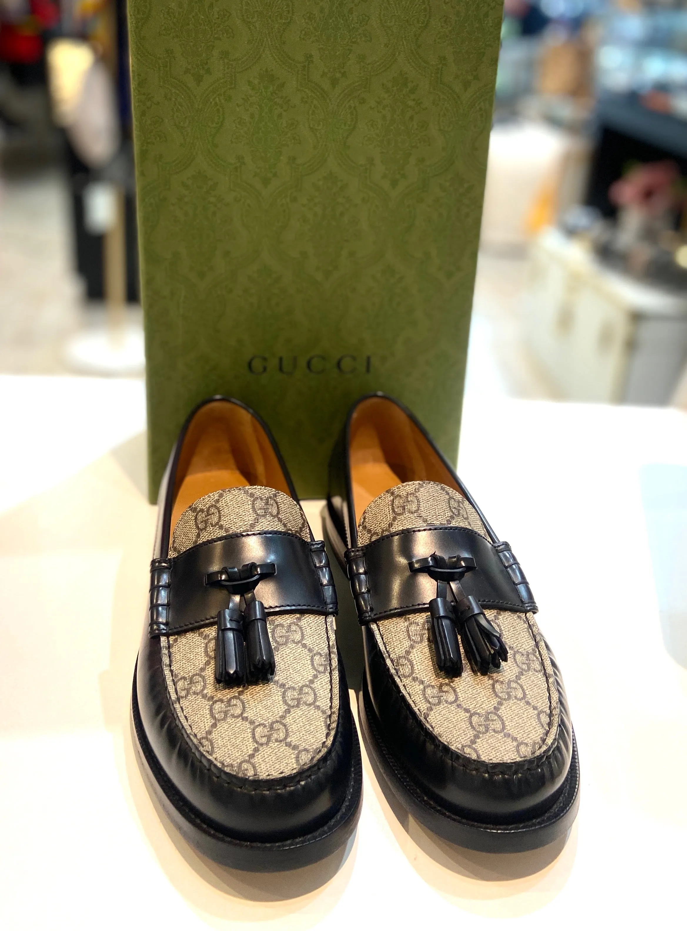GUCCI GG SUPREME TASSLE LOAFERS
