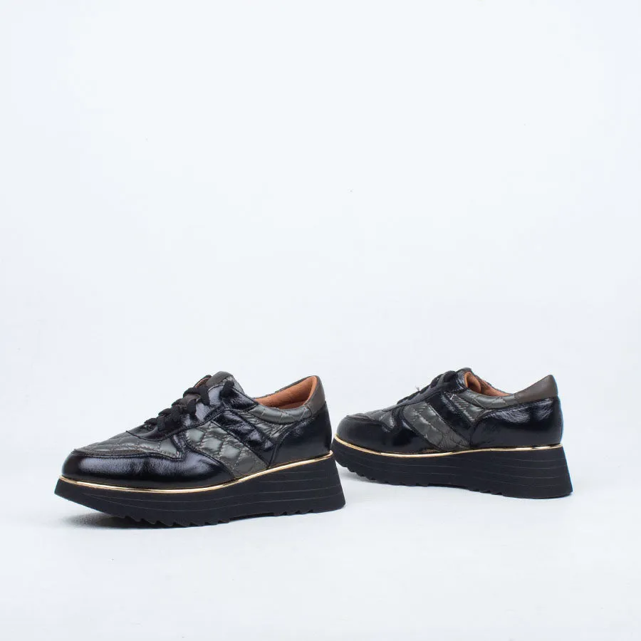 Helena Sneaker