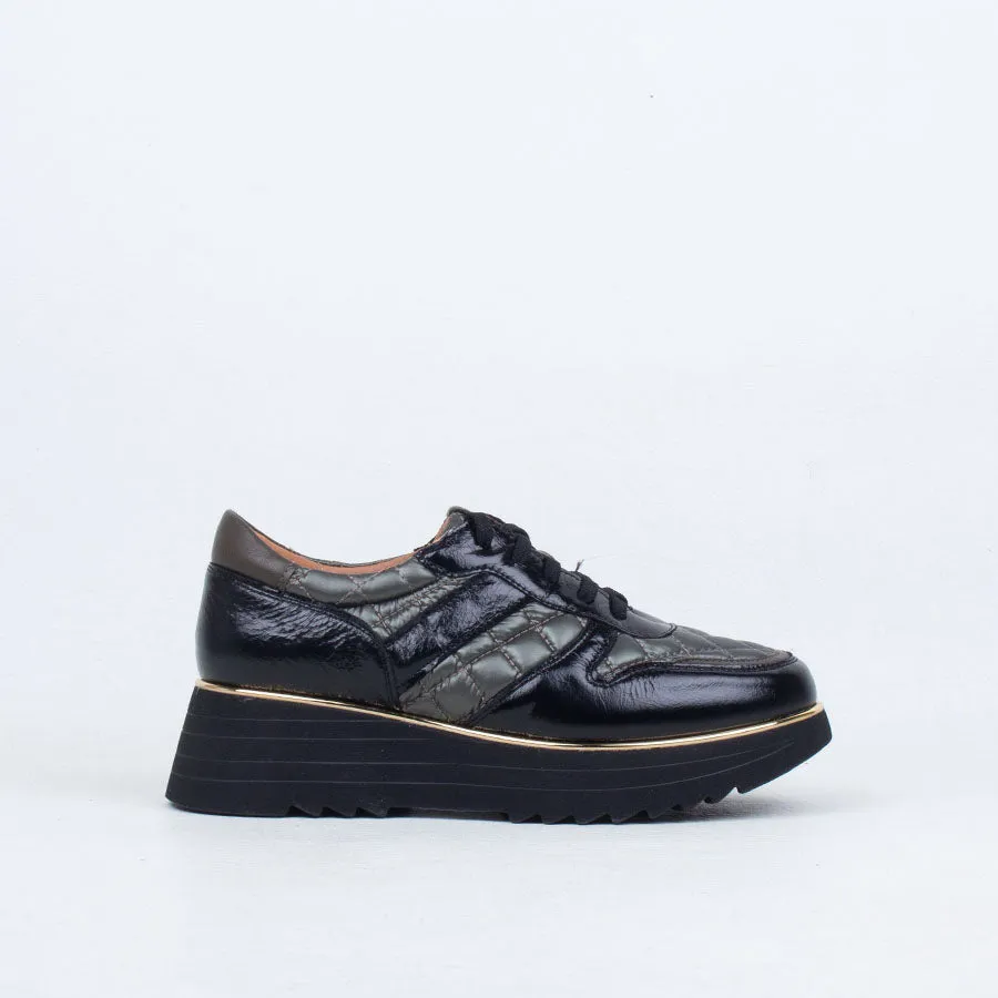Helena Sneaker