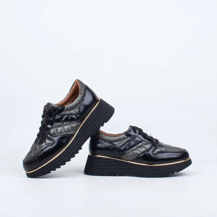Helena Sneaker