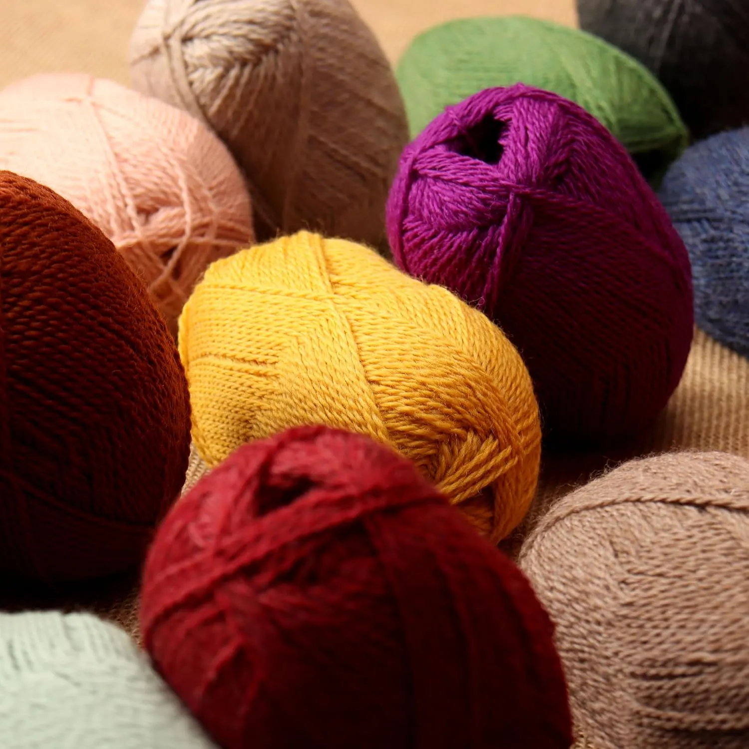Highland Haven - 100% Highland Wool Yarn Set of 3 Skeins (150 Grams) Fingering Weight - Sourced Directly from Peru - Heavenly Soft and Perfect for Knitting and Crocheting (Fingering, Ivory)