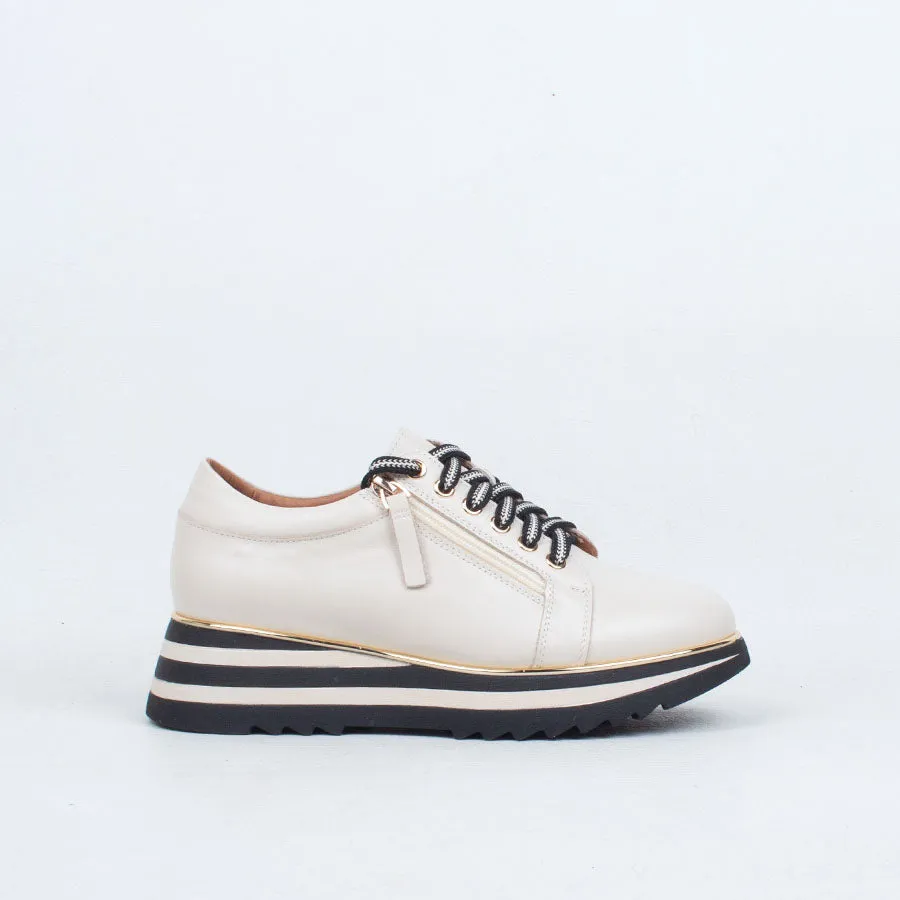 Hosting Sneaker
