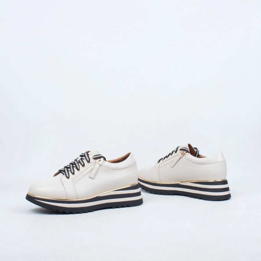 Hosting Sneaker