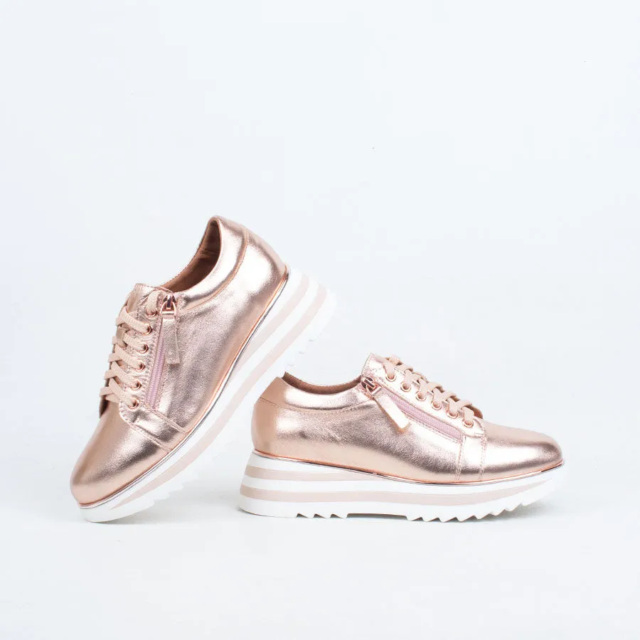 Hosting Sneaker