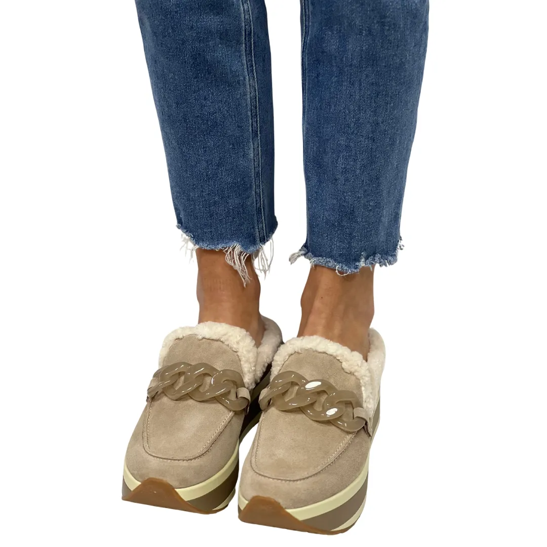 JAMEY PLUSH in Taupe