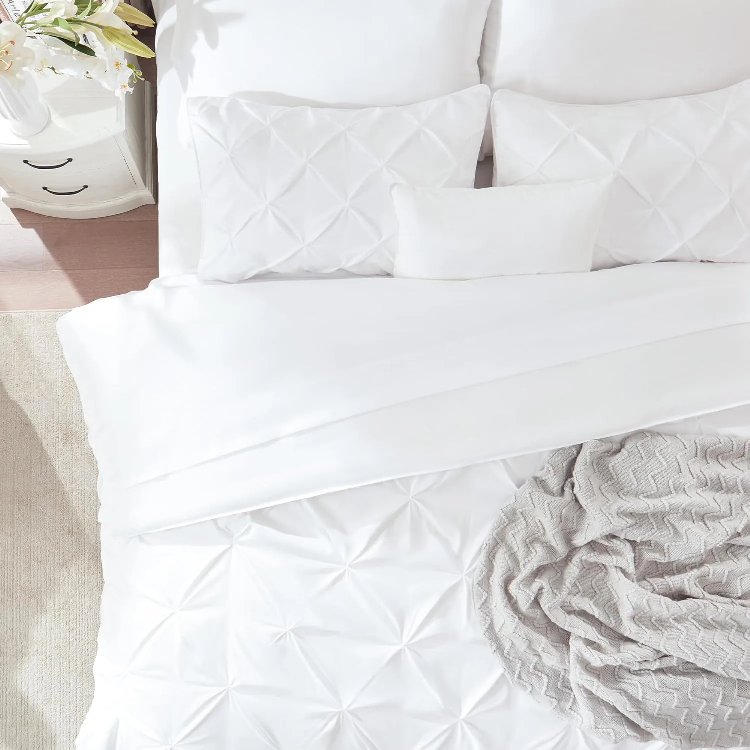 SLEEP ZONE Queen Comforter Set with Sheets, All Season Pintuck Bed in A Bag, Extra Thick, Soft and Comfortable, Machine Washable (White Pinch Pleat, Queen)
