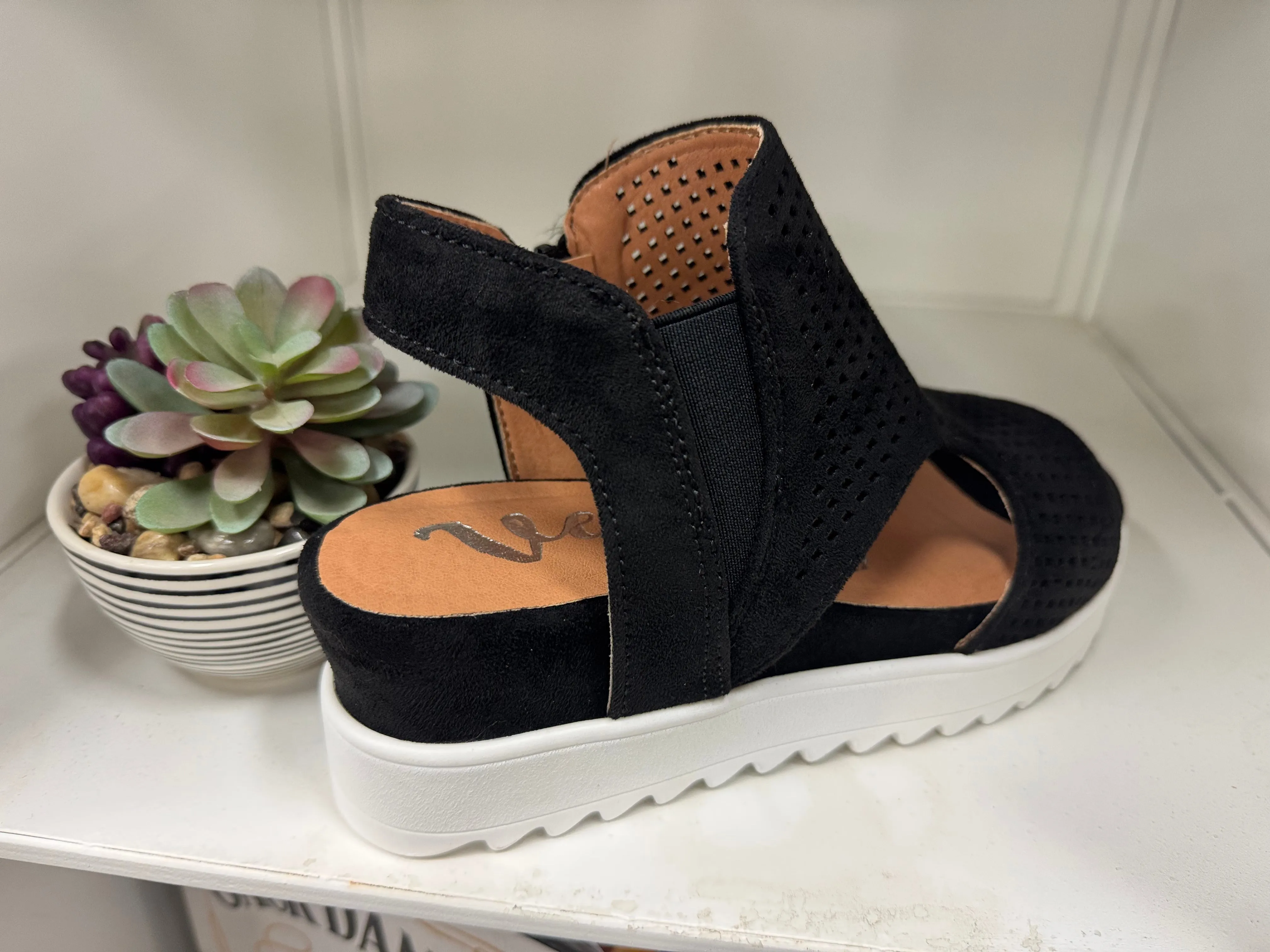 Very G Amy Black Platform Sandal